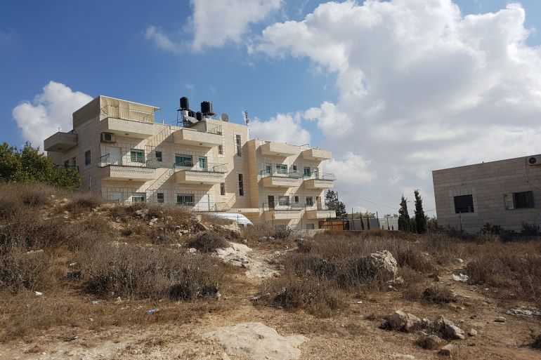 مئات الفلسطينيين يواجهون خطر التهجير القسري الوشيك من القدس 2 6-جزء من منازل أم طوبا التي سجلت الأراضي التي أقيمت عليها باسم الصندوق القومي اليهودي(الجزيرة نت)