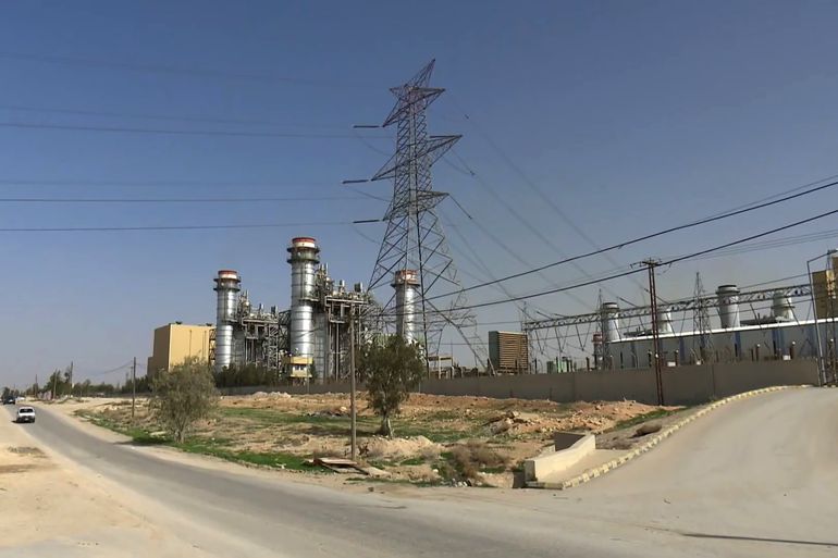 الأردن يواجه أزمة الطاقة ويعيد حساباته 1 شركة الكهرباء الأردنية تعاني من مديونية متصاعدة، وصلت إلى نحو 5.13 مليار دولار نهاية العام الفائت.. الجزيرة نت