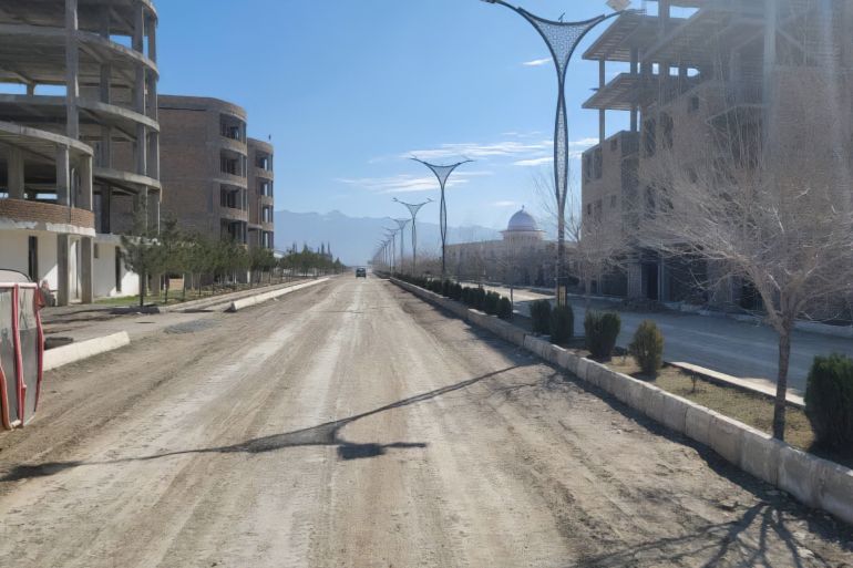 الفقر والعزلة الدولية تفاقم معاناة السكن العشوائي بأفغانستان 2 مشروع كابل الجديدة.. رؤية عمرانية تنمو خارج أسوار العاصمة الحالية، تهدف إلى تخفيف الازدحام السكاني وبناء بيئة حضرية حديثة تستجيب لاحتياجات الأجي