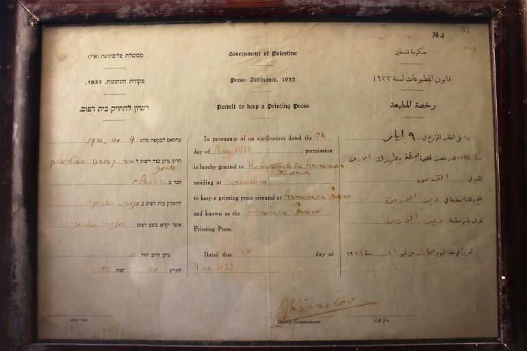 بالصور.. تاريخ الطباعة في مدينة القدس 2 _12-أسيل جندي، الحي الأرمني، البلدة القديمة، صورة تجديد رخصة العمل لمطبعة الأرمن لعام 1933 (الجزيرة نت).JPG