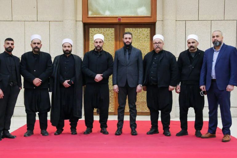 عائلة البلعوس وقصة الوقوف في وجه الأسد وإسرائيل 2 لقاء الرئيس الشرع مع وفد من وجهاء وأعيان السويداء في 24 فبراير الماضي (الرئاسة السورية)