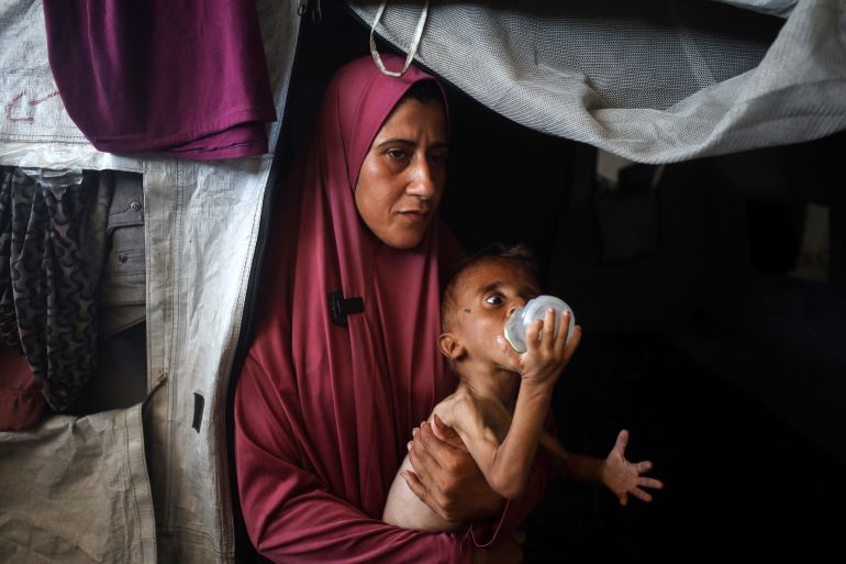 رحلة كيس الطحين.. أب يعود منتصرا من جبهة الجوع 5 Hidaya, a 31-year-old Palestinian mother, sits with her sick 18-month-old son Mohammed al-Mutawaq, who also displays signs of malnutrition, inside their tent at the Al-Shati refugee camp in Gaza City, Palestine, on July 25, 2025. (Photo by Majdi Fathi/NurPhoto via Getty Images)Hidaya, a 31-year-old Palestinian mother, sits with her sick 18-month-old son Mohammed al-Mutawaq, who also displays signs of malnutrition, inside their tent at the Al-Shati refugee camp in Gaza City, Palestine, on July 25, 2025. (Photo by Majdi Fathi/NurPhoto via Getty Images)