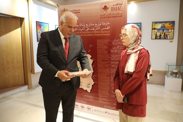 وكالة بيت مال القدس: تنفيذ أكثر من 200 مشروع لتعزيز صمود الفلسطينيين بالضفة والقدس 1 الصورة 2: المغرب/الرباط/ سناء القويطي/ المدير المكلف بتسيير وكالة بيت مال القدس الشريف محمد سالم الشرقاوي ومراسلة الجزيرة نت بالرباط/ مصدر الصورة: سناء القويطي
