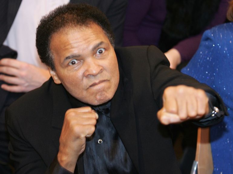حفيد أسطورة الملاكمة محمد علي: جدي خاض نزالات وهو مريض بـ"باركنسون" 6 BERLIN - DECEMBER 17: Muhammad Ali and his wife, Lonnie Ali sit ringside uring the Super Middleweight fight between Laila Ali and Asa Maria Sandell at the Max-Schmeling Hall on December 17, 2005 in Berlin, Germany. (Photo by Martin Rose/Bongarts/Getty Images)