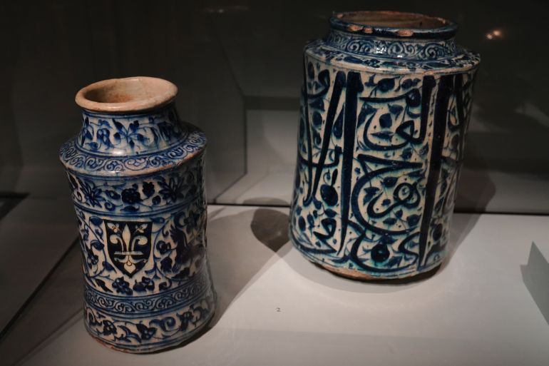 عرش من حديد وفنون من ذهب.. متحف اللوفر يروي حكاية سلطنة المماليك في باريس 4 متحف اللوفر يروي حكاية سلطنة المماليك في باريس لقطات متنوعة من قاعات المعرض والقطع المعروضة