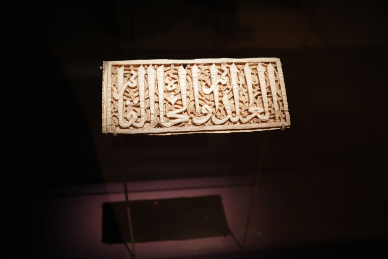عرش من حديد وفنون من ذهب.. متحف اللوفر يروي حكاية سلطنة المماليك في باريس 3 متحف اللوفر يروي حكاية سلطنة المماليك في باريس لقطات متنوعة من قاعات المعرض والقطع المعروضة