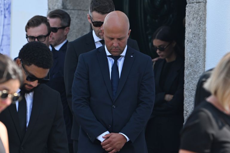 شاهد.. تشييع جثمان جوتا بمشاركة زملائه في ليفربول ومنتخب البرتغال 1 Liverpool manager Arne Slot leaves the funeral of Diogo Jota and Andre Silva being held at Igreja Matriz de Gondomar in the town of Gondomar near Porto. The Liverpool and Portugal forward died along with his younger brother Andre Silva in the accident in Zamora on Thursday morning. Picture date: Saturday July 5, 2025. (Photo by PA/PA Images via Getty Images)