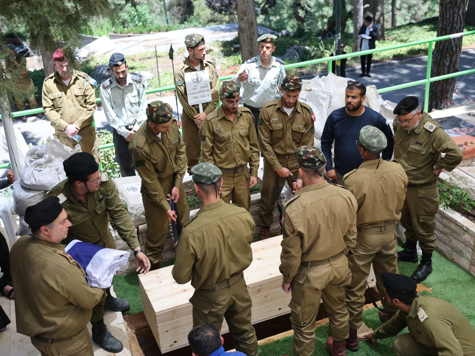 صحف عالمية: خسائر جيش الاحتلال بغزة تؤجج الجدل لإنهاء الحرب epa 686f9f07250a 1752145671