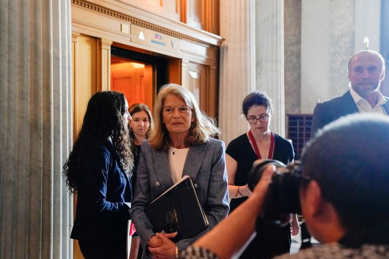 كيف أنقذ الجمهوريون بمجلس الشيوخ قانون "ترامب الكبير"؟ 3 U.S. Senator Lisa Murkowski (R-AK) walks, as Republican lawmakers struggle to pass U.S. President Donald Trump’s sweeping spending and tax bill, on Capitol Hill in Washington, D.C., U.S., June 30, 2025. REUTERS/Elizabeth Frantz