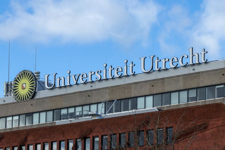 هل تختفي الدراسات العربية والإسلامية من جامعات أوروبا بسبب العجز المالي؟ 1 Utrecht, the Netherlands 25 February 2023. Universiteit Utrecht building sign. Utrecht University is a public research university in Utrecht. It is one of the oldest universities in the Netherlands.