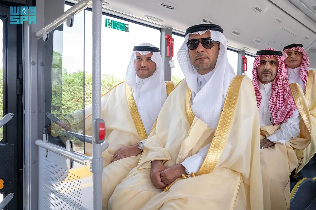محافظ الأحساء يدشّن انطلاقة مشروع النقل العام بالحافلات 2 wdy24zwozgVBcHLIzWVqsstrC8MmgoyKUeMsSqe8.webp
