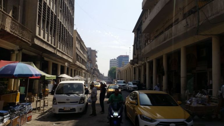 بين نهاية العباسي وأواخر العثماني.. دهاليز تظهر أثناء حفر شارع الرشيد وسط بغداد 1 _شارع الرشيد قبل عمليات التأهيل والحفر، الجزيرة نت