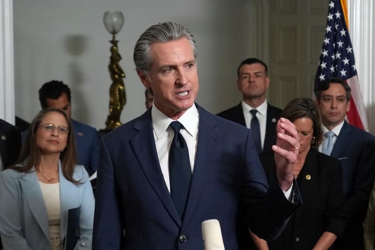 ترامب يطالب جامعة كاليفورنيا بدفع مليار دولار بتهمة معاداة السامية 1 Accompanied by California and Texas lawmakers, California Gov. Gavin Newsom speaks in support of the Texas Democratic lawmakers for their walk out to block a vote on a congressional redistricting plan sought by President Donald Trump, during a news conference in Sacramento, Calif., Friday Aug. 8, 2025. (AP Photo/Rich Pedroncelli)