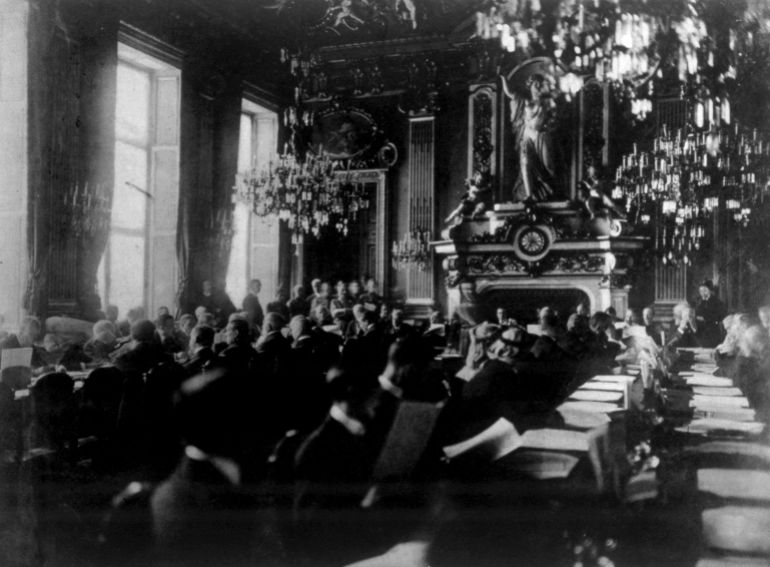 كيف أراد السوريون دولتهم قبل 100 عام؟ 1 Paris Peace Conference, to negotiate post World War I peace treaties at the Quai D'Orsay, Paris, Raymond Poincare, President of France, top left, Official U.S. Signal Corps photo, January 18, 1919.