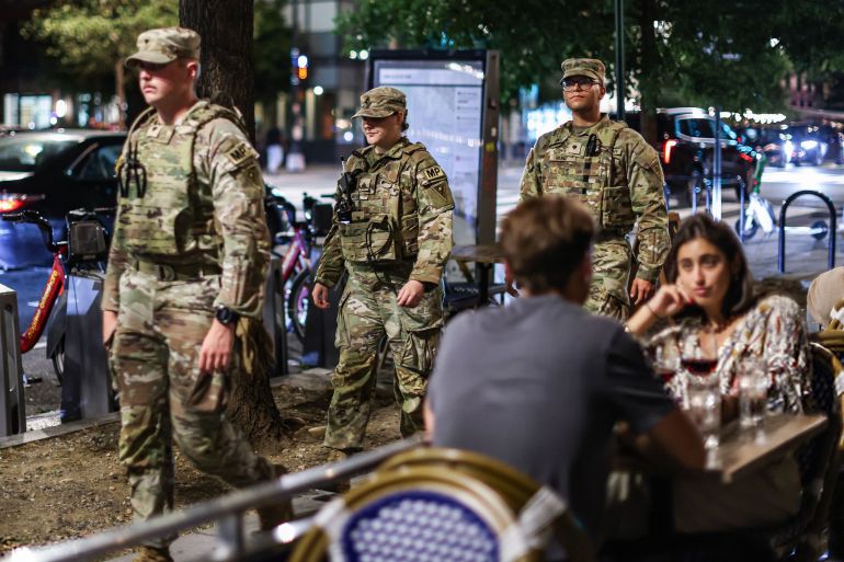 واشنطن بوست: لماذا ترامب أقوى بكثير في ولايته الثانية؟ 1 Members of the Ohio National Guard patrol near diners on 14th Street in Washington, DC, US, on Saturday, Aug. 23, 2025. National Guard troops deployed to Washington, DC, will now carry weapons, the Pentagon said, signaling a more aggressive posture after President Donald Trump warned he's "not playing games" with the federal takeover of the city's law enforcement. Photographer: Valerie Plesch/Bloomberg via Getty Images