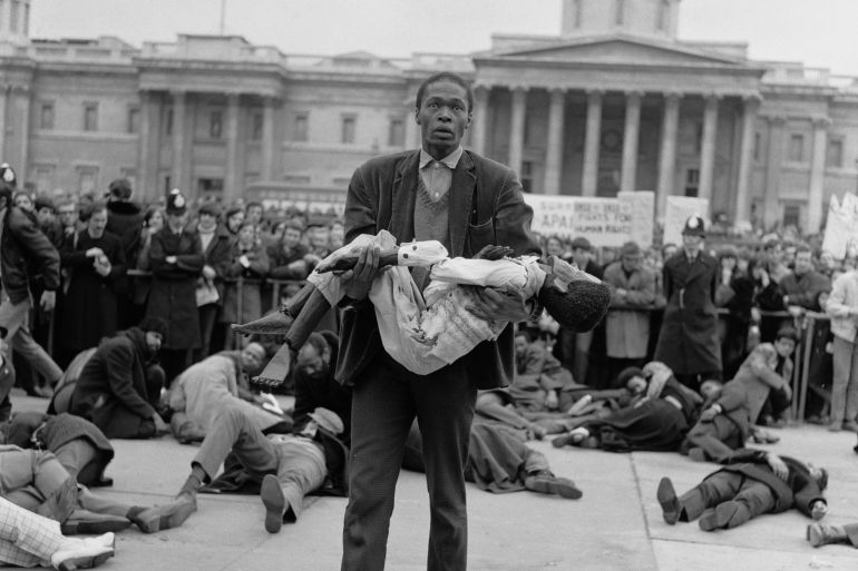 "نكوسي سيكليل أفريكا".. الترنيمة التي حررت جنوب أفريقيا 2 Members of the anti-apartheid movement commemorate the tenth anniversary of the Sharpeville massacre with a re-enactment outside South Africa House in Trafalgar Square, 21st March 1970. The Sharpeville incident resulted in 69 deaths as anti-apartheid demonstrators in South Africa were shot by government armed forces during a peaceful protest against the draconian 'Pass Laws' which restricted the movement of black people. (Photo by Roger Jackson/Central Press/Hulton Archive/Getty Images)