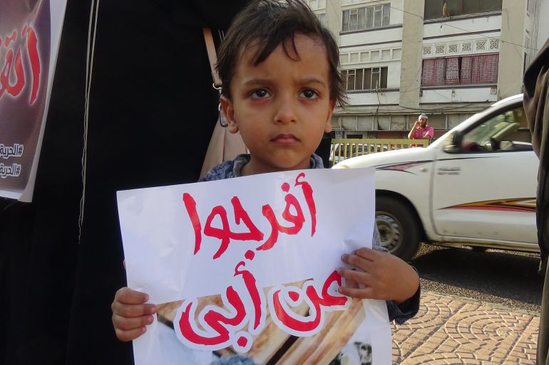 معاناة الانتظار الطويل لأسر المختفين قسرا في عدن 2 عائلات المخفيين قسريا تعاني منذ سنوات بسبب غياب معيليهم وجهل مصيرهم