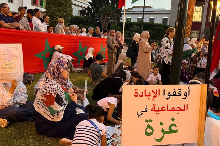 بذكرى إحراق الأقصى.. مغاربة يعتصمون أمام البرلمان نصرة لغزة 3 جانب من المشاركين في الاعتصام