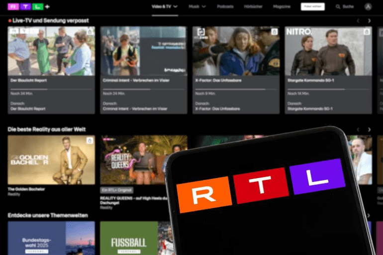 كيف حول الإعلام الأوروبي الخصوصية إلى سلعة جماهيرية؟ 1 Stuttgart, Germany - February 8, 2025: RTL Plus logo tv station streaming media library website on a mobile phone and computer screen in Stuttgart, Germany.