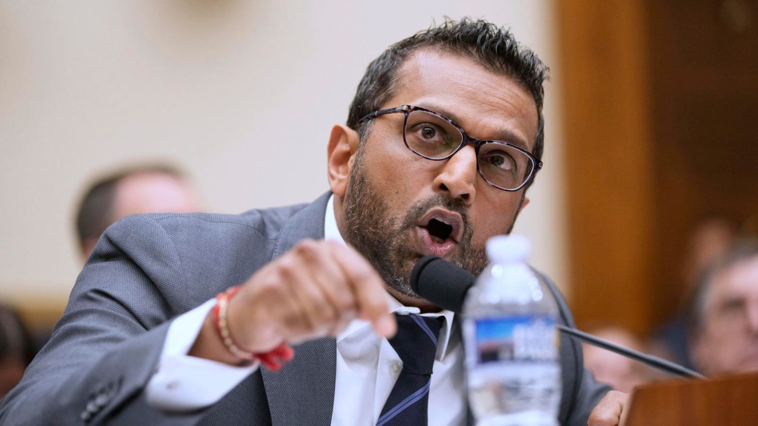 Patel يدعي أن مكتب التحقيقات الفيدرالي لا يمكنه إصدار ملفات Epstein الكاملة – لكن هذا ليس صحيحًا تمامًا 1758135763 0x0