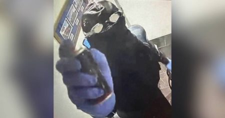 2586460