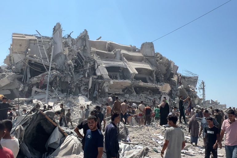 ماذا وراء استهداف إسرائيل الأبراج السكنية بغزة؟ 2 -تهدف إسرائيل من وراء تدمير الأبراج إلى إثارة هلع السكان وعقابهم بشكل جماعي