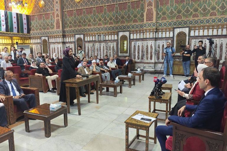 بالانتخاب غير المباشر.. هذه تفاصيل عملية تشكيل مجلس الشعب السوري 3 اللجان الفرعية تؤدي القسم أمام اللجنة العليا للانتخابات