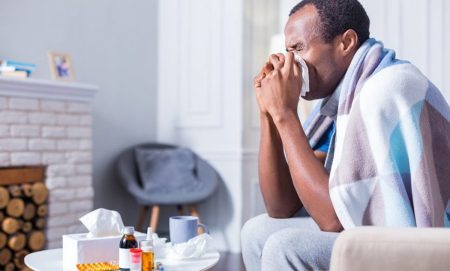 ajel2F2025 09 212F4do78u792FMan sneezing with cold and flu medicines 780x470