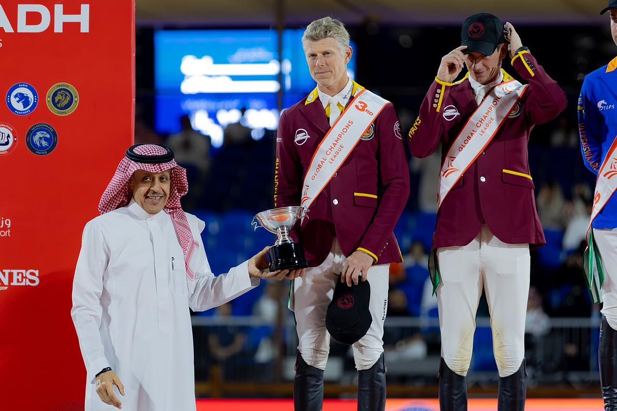 فالكنسفارد يونايتد بطل دوري الأبطال العالمي وجولة الرياض 1 1000131146