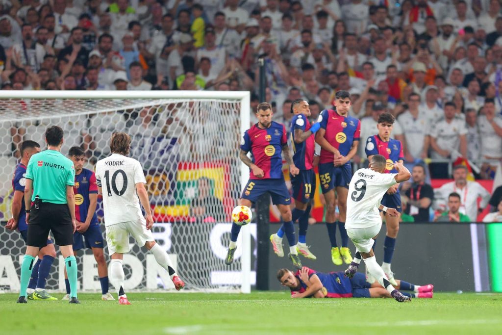 ثلاث مواجهات رئيسية ستحسم مواجهة ريال مدريد وبرشلونة 1761475377 0x0