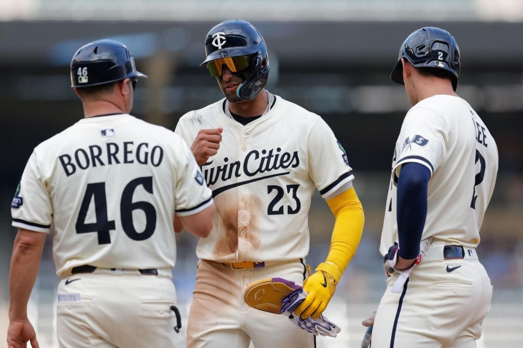 أمام ديريك شيلتون طريق طويل أمامه كمدير للتوائم 1761786081 0x0