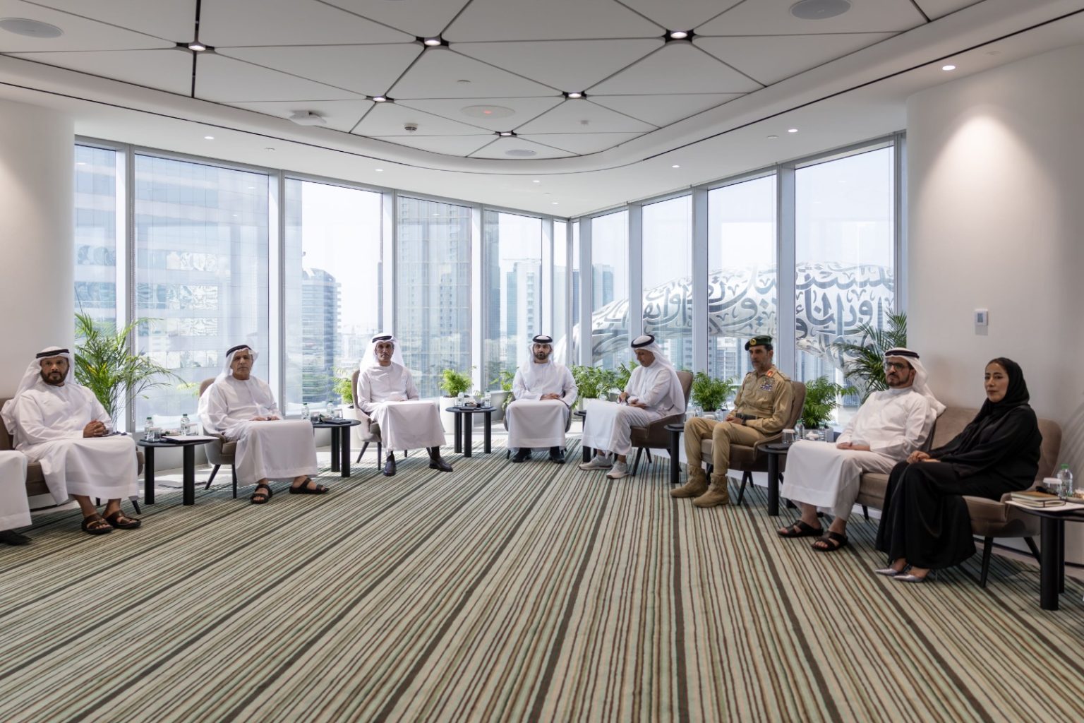 منصور بن محمد يترأس اجتماع اللجنة العليا لإدارة الطوارئ والأزمات والكوارث في دبي 1761846288 image