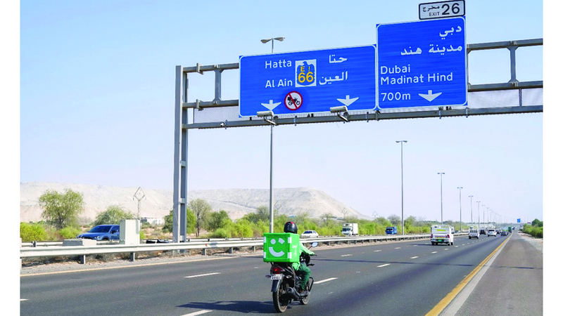 ضوابط جديدة لسير «المركبات الثقيلة» و«الدليفري» بدبي والشارقة.. أبرزها حظر المسارات السريعة 1761865867 image