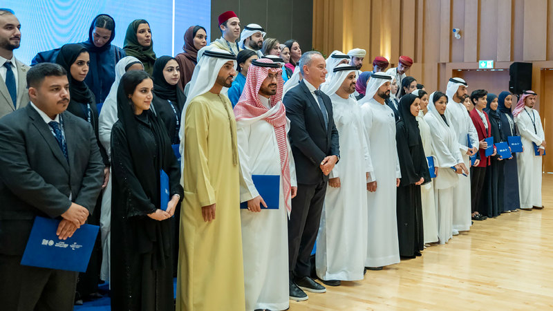 ذياب بن محمد يشهد تخريج 46 شاباً عربياً في «برنامج القيادات الدبلوماسية» 1761878577 image