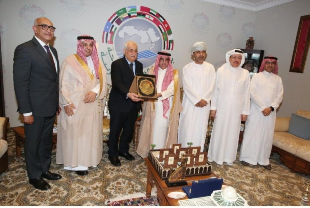 آل فهيد يكرم قنصل فلسطين بمناسبة انتهاء فترة عمله 2603929