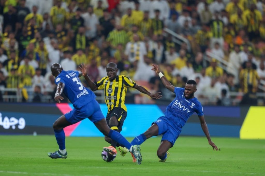 مستشار «عكاظ» التحكيمي: الحكم تجاهل طرد مدافع الهلال في «الكلاسيكو» 2604297
