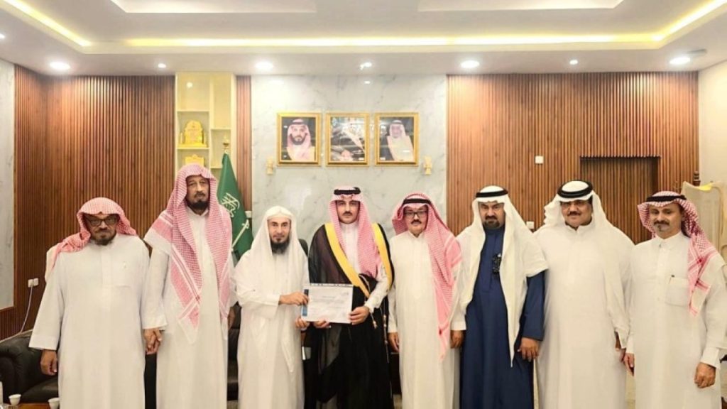 محافظ صامطة يدشّن المكتب التعريفي للمتقاعدين في المحافظة 2604307