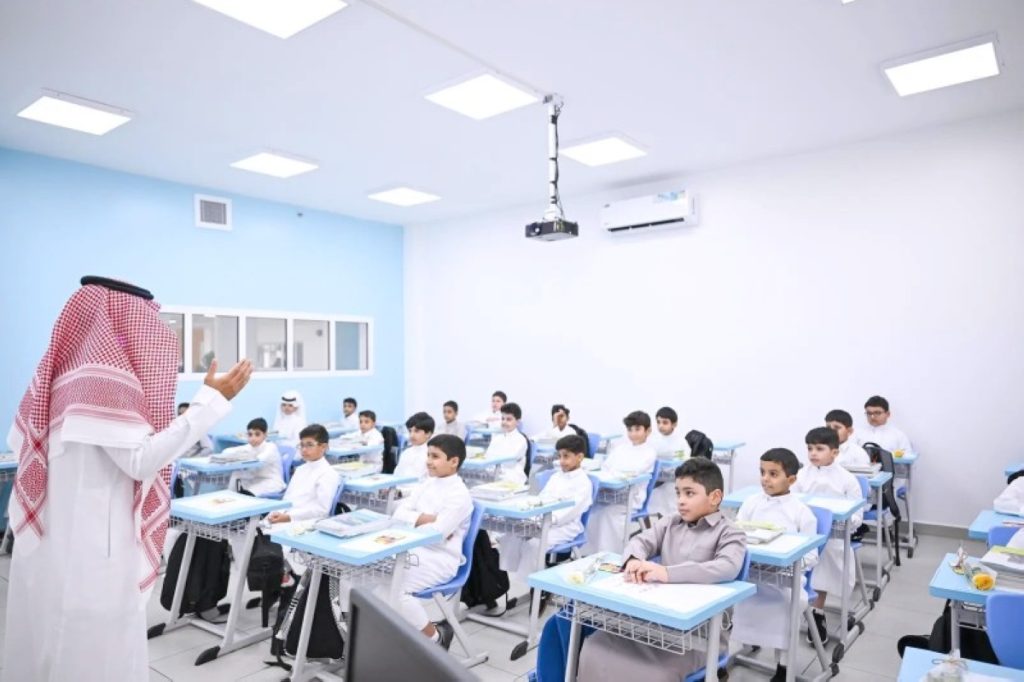 حصة النشاط حضورياً.. «التعليم» تشدد على الالتزام بمعايير الجدول في «المدمج» 2604759