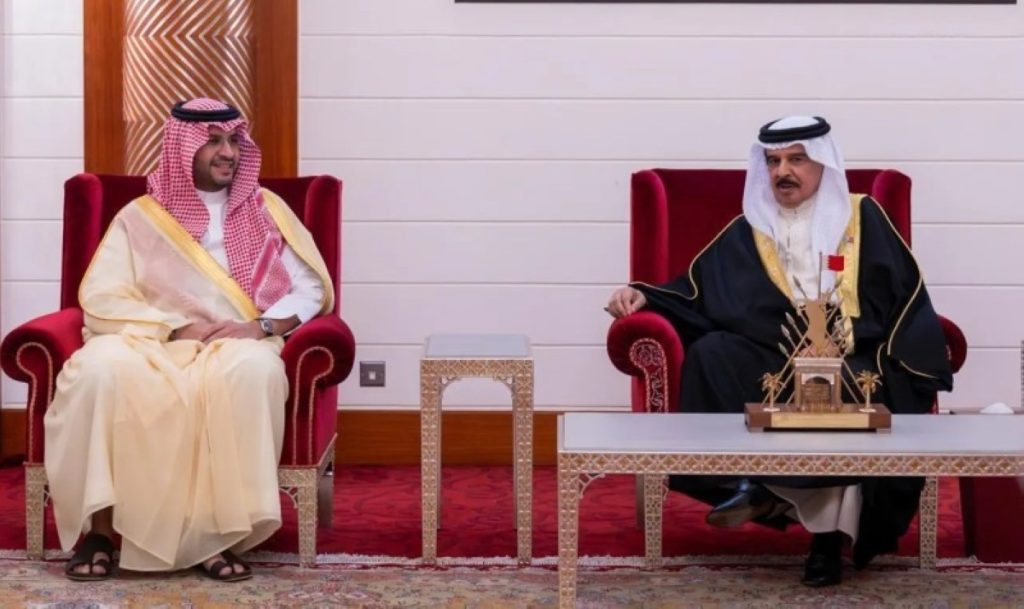 تركي بن محمد بن فهد في ضيافة ملك البحرين 2604875