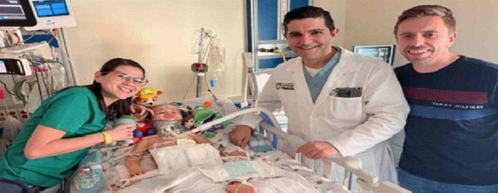 طبيب عربي ينقذ طفلاً فُصل رأسه عن عموده الفقري 2605199