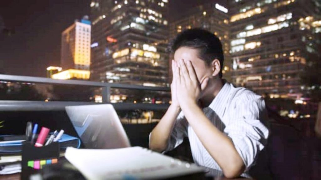 دراسة: الإفراط في العمل يعيد برمجة المخ 2606900