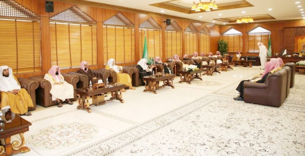 التقى أعضاء الهيئة.. مفتي المملكة: «كبار العلماء» مستمرة في نهجها حسب اختصاصها 2606912