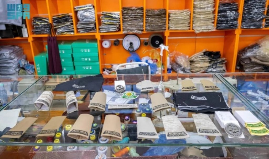 الرياض: إغلاق 3 محلات مخالفة لنظام بيع وخياطة الملابس العسكرية 2606949