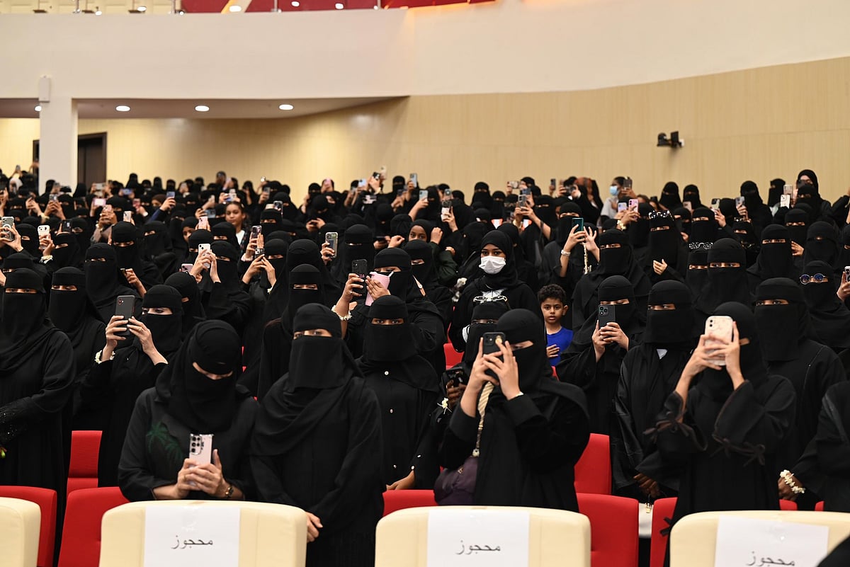بالصور.. أمانة جازان تنظم "ملتقى جازان الخضراء": مبادرة رائدة لتعزيز الاستدامة ورفع الرقعة النباتية بالمنطقة 16 4c36e74f d35f 415b 996a 97f110e9deb6