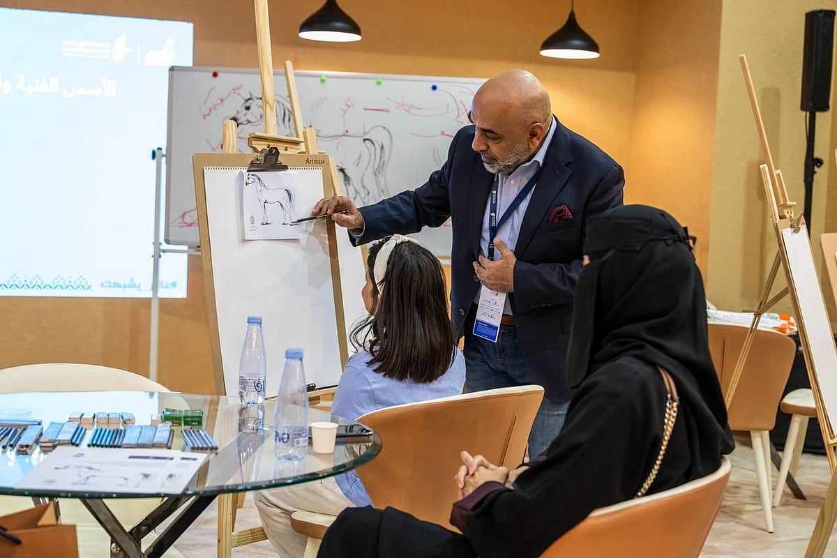 ورشة عمل «رسم الجواد العربي» تستقطب المواهب ضمن فعاليات معرض الصقور والصيد السعودي الدولي 2025 1 IMG 20251010 WA0001
