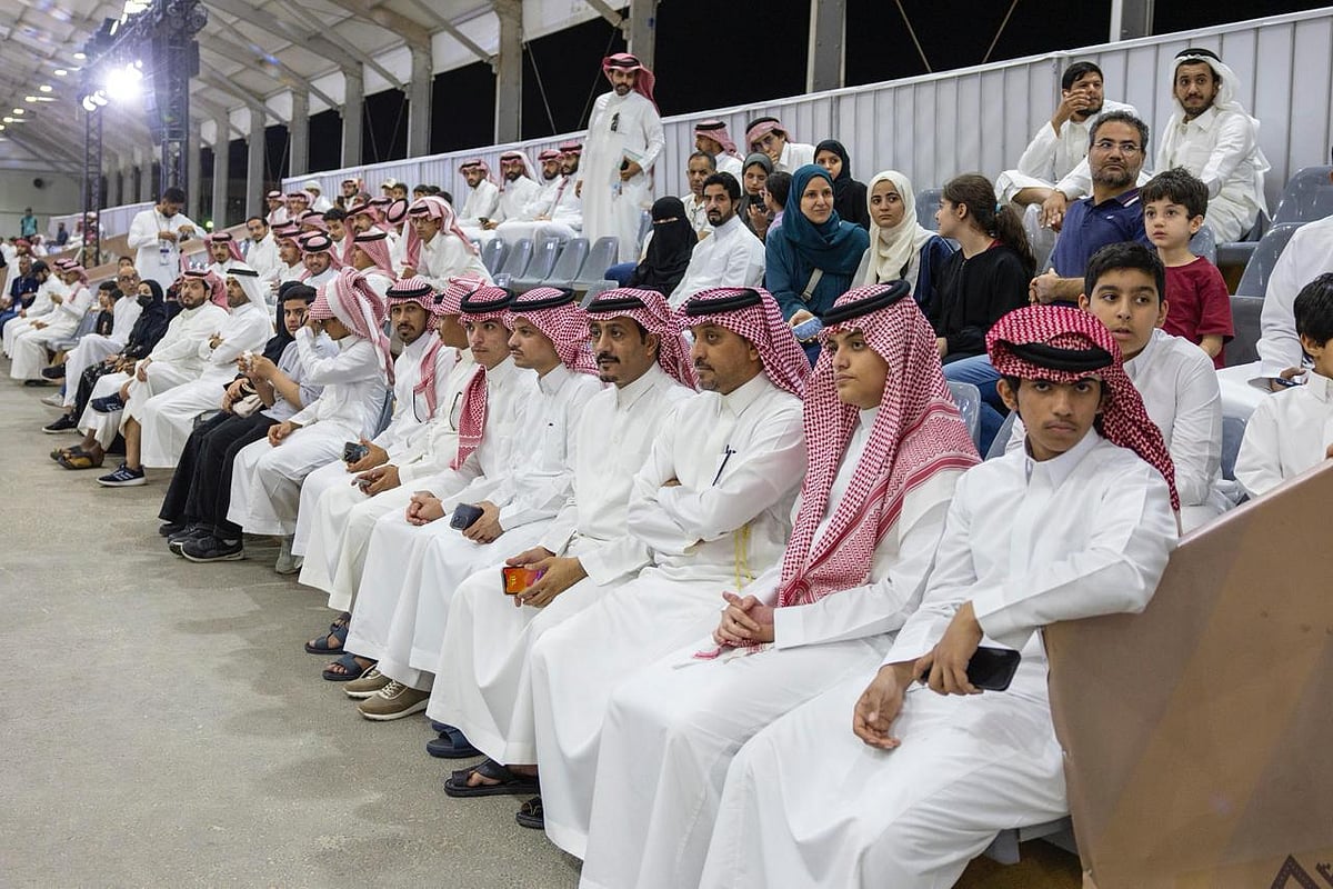 300 ألف ريال حصيلة اليوم الثاني لمزاد الهجن بمعرض الصقور والصيد السعودي الدولي 2025 2 WhatsApp Image 2025 10 11 at 4.48.47 PM