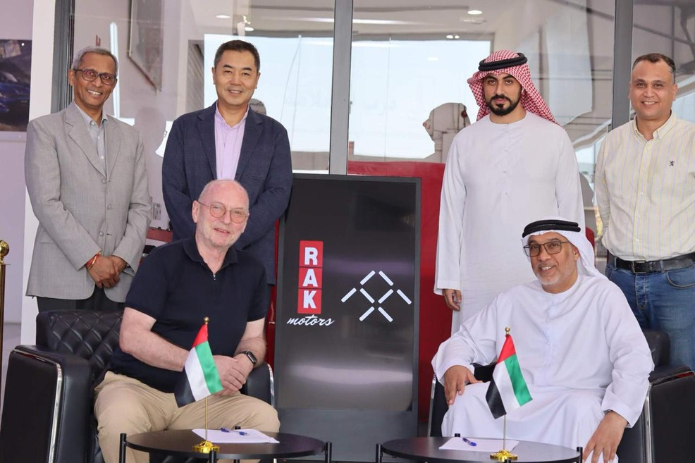 فاراداي فيوتشر تعلن عن تعاون استراتيجي مع شركة RAK Motors لتولي مبيعات وخدمات FX Super One في دولة الإمارات WhatsApp Image 2025 10 24 at 9.15.05 PM