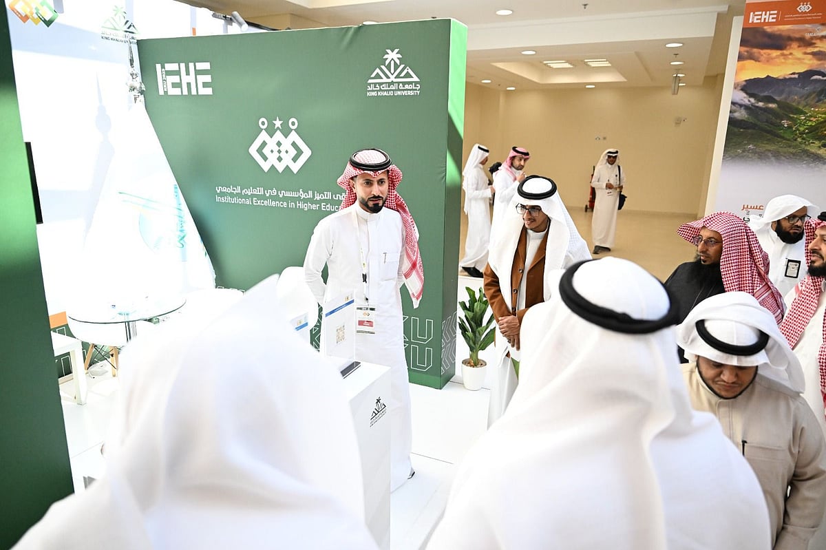 بالصور.. جامعة جازان تستعرض مشروع «منه نتميز» خلال مشاركتها في «ملتقى التميز المؤسسي» 1 WhatsApp Image 2025 10 29 at 12.07.26 PM