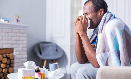 ajel2F2025 10 192Fvm5e4q5u2Fajel2025 09 214do78u79Man sneezing with cold and flu medicines 780x47