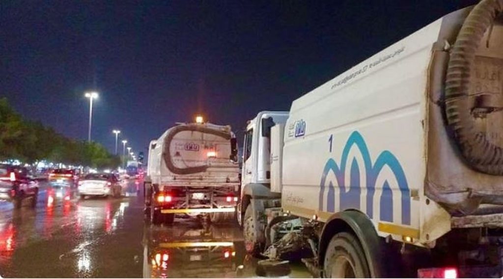 متحدث أمانة جدة: 1700 معدة موزعة على نطاق المنطقة للمساهمة في رفع مخلفات الأمطار ajel2F2025 10 252Fsr5left92FCapture